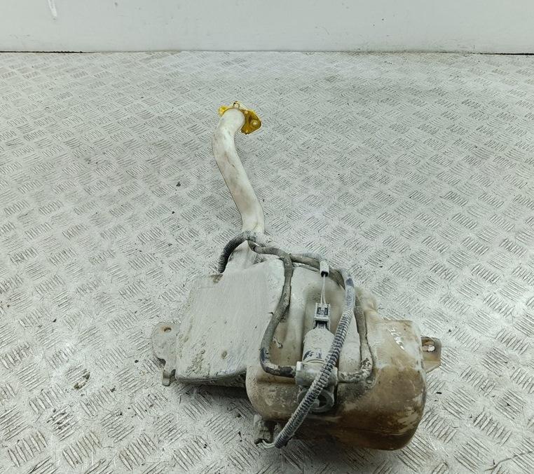 Бачок омывателя лобового стекла