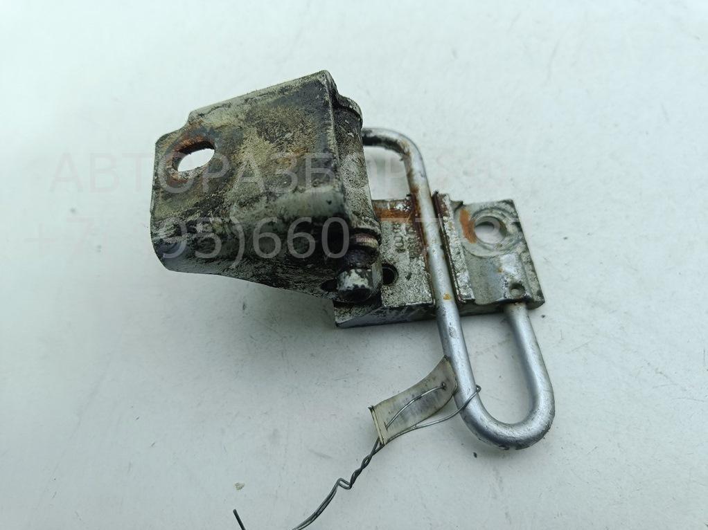 Петля двери