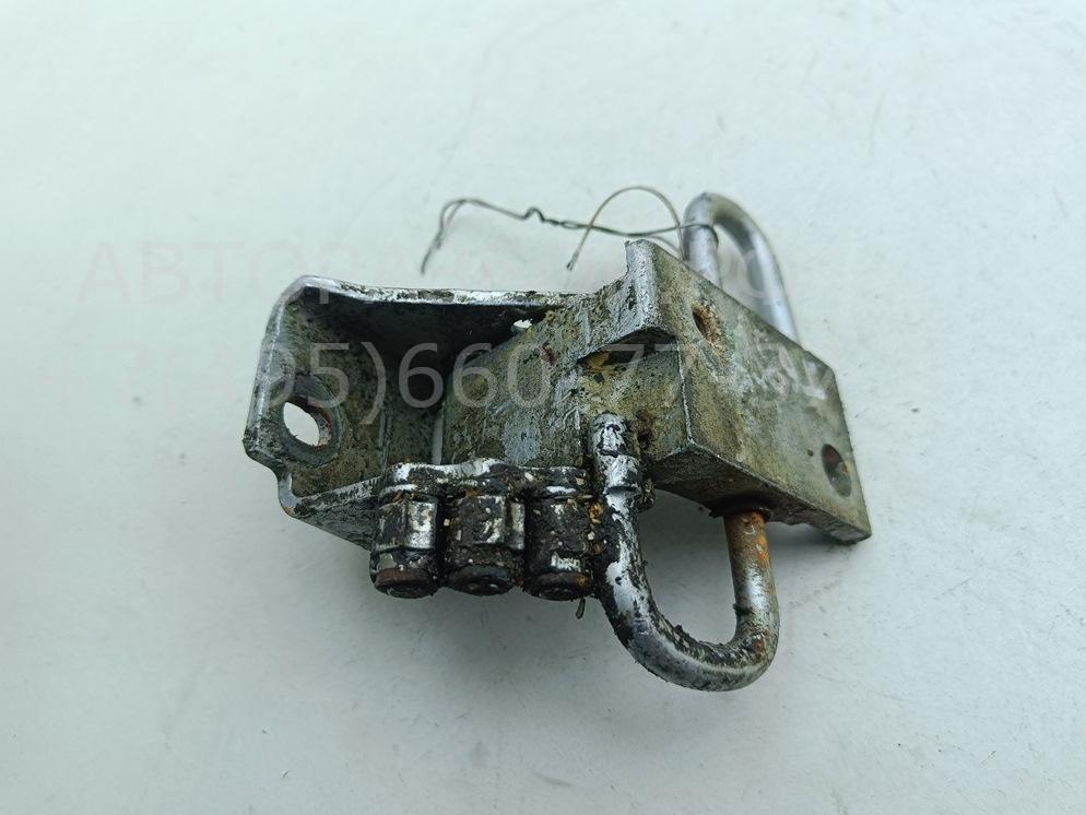 Петля двери