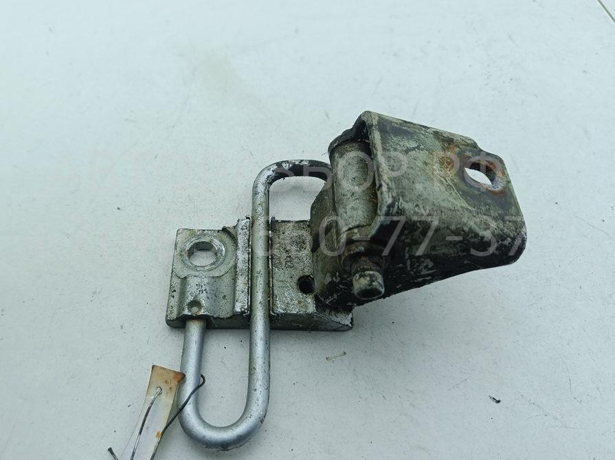 Петля двери