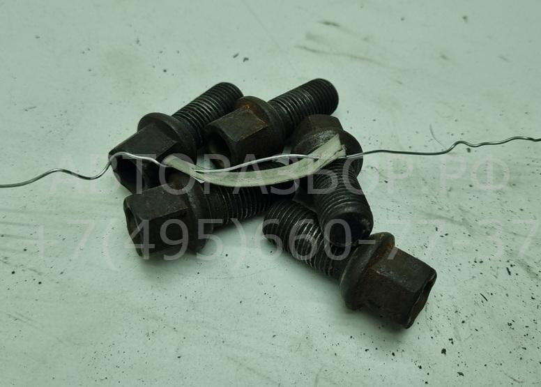 Болт колесный