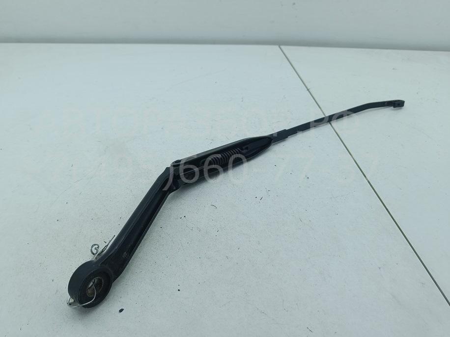 Поводок стеклоочистителя передний левый