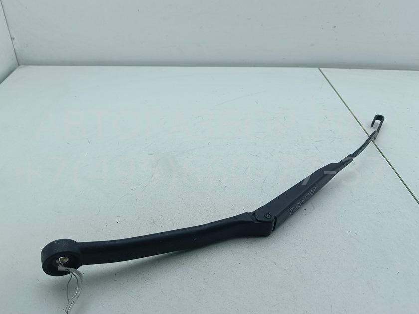 Поводок стеклоочистителя передний правый