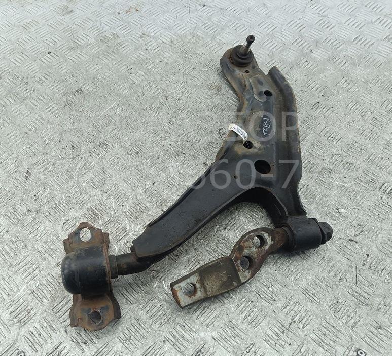 Рычаг передний левый