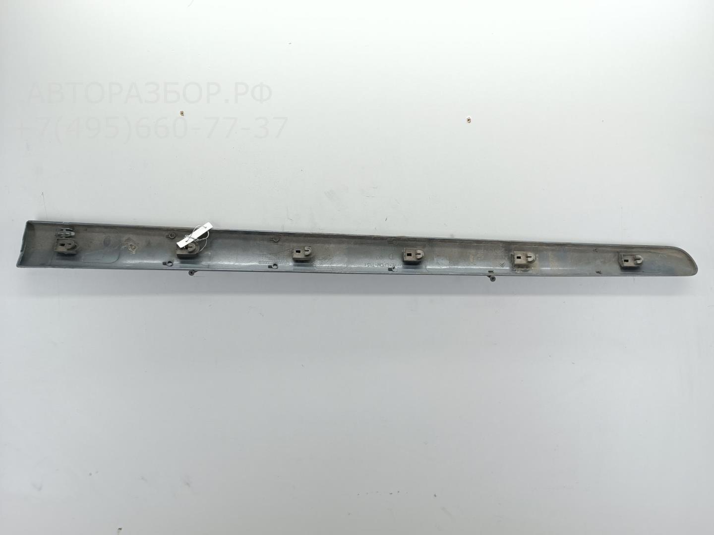 Накладка двери передней правой