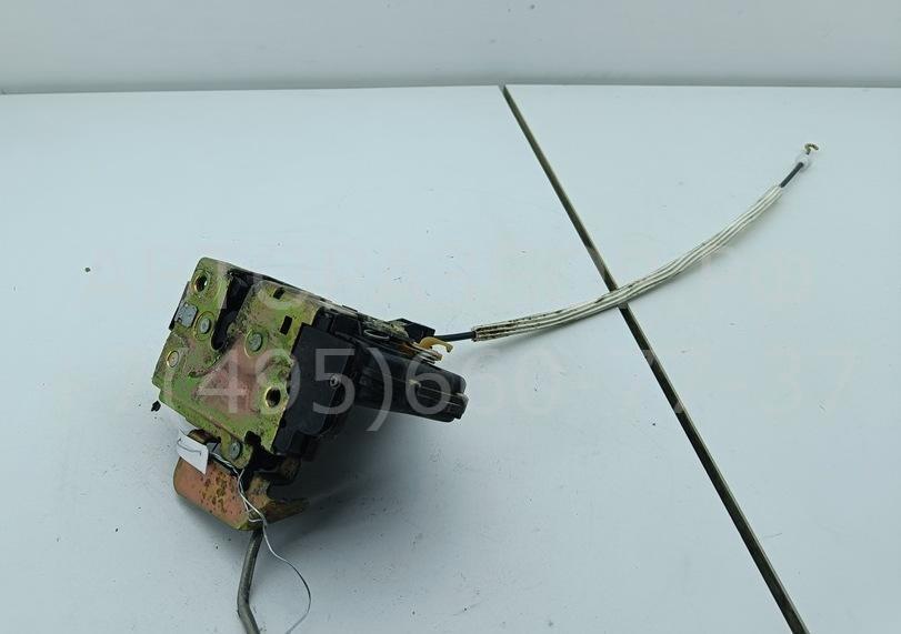 Замок двери передней правой