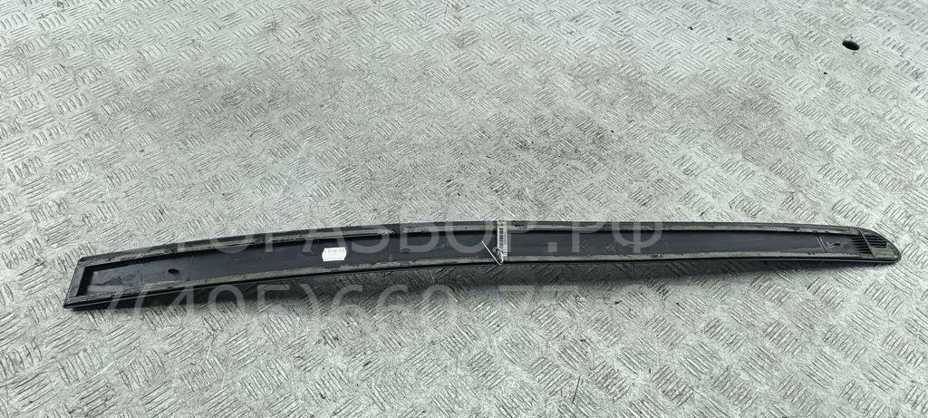 Молдинг двери передней левой