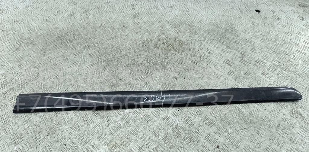 Накладка двери передней правой