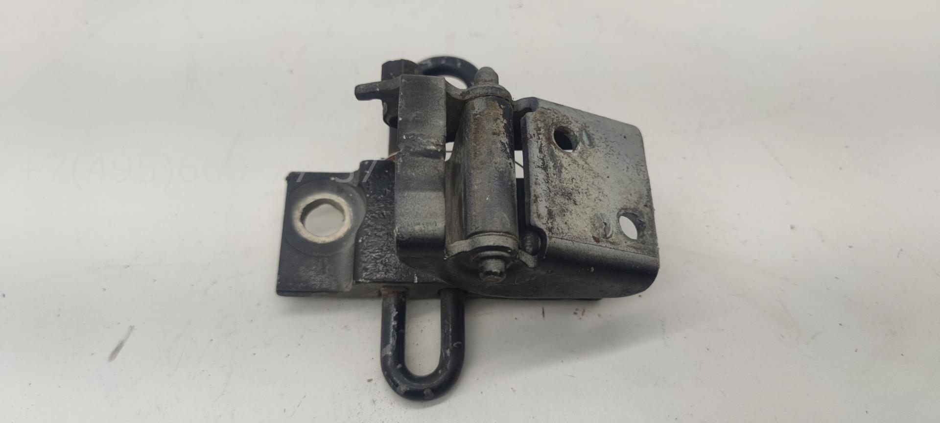 Петля двери