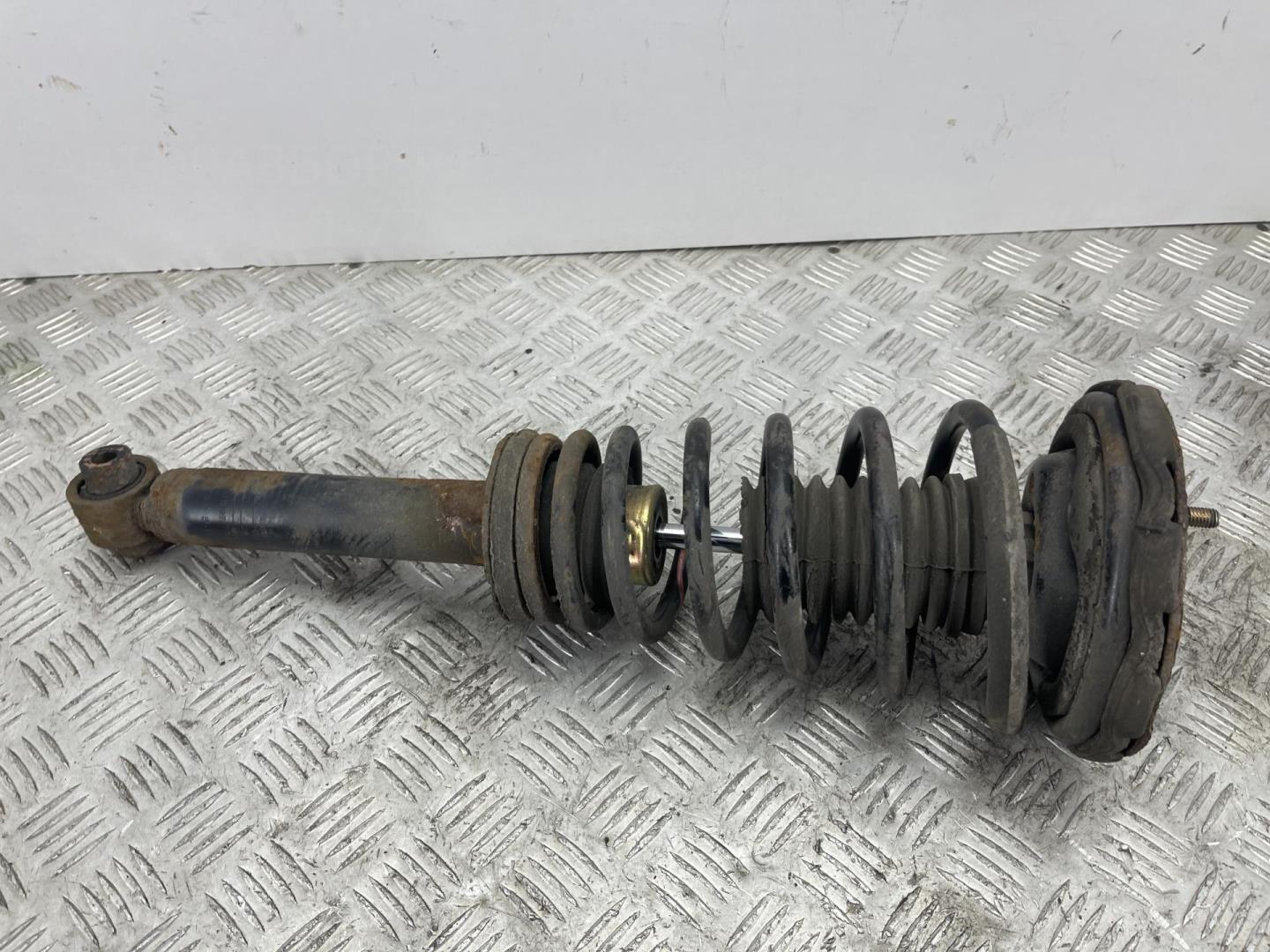 Амортизатор передний правый