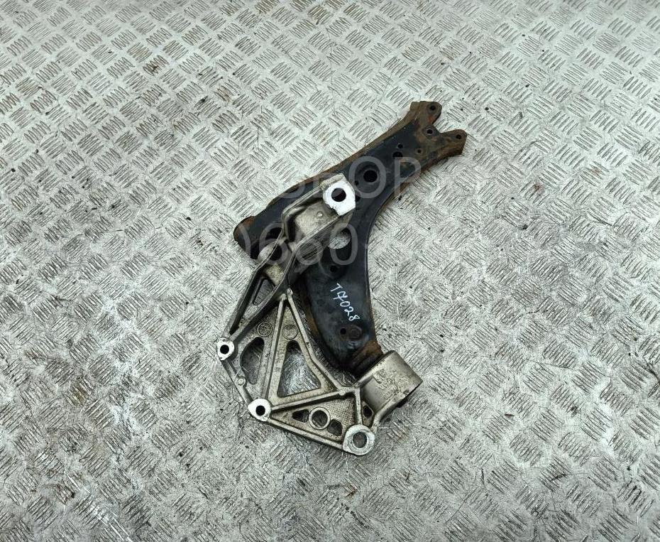 Рычаг передний правый