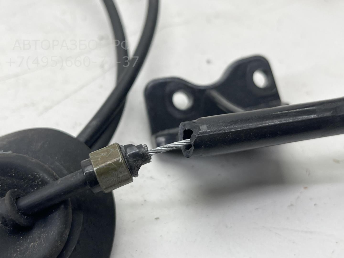 Трос открывания капота