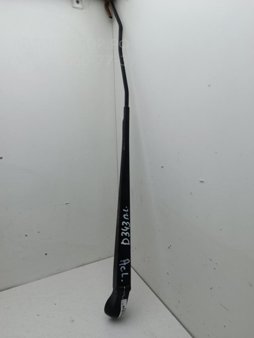 Поводок стеклоочистителя передний левый