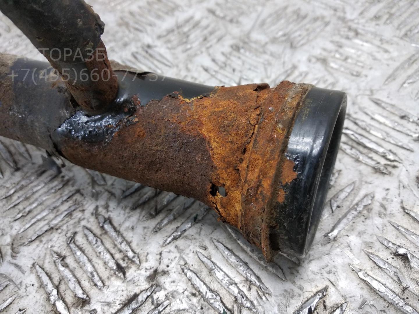 Горловина топливного бака