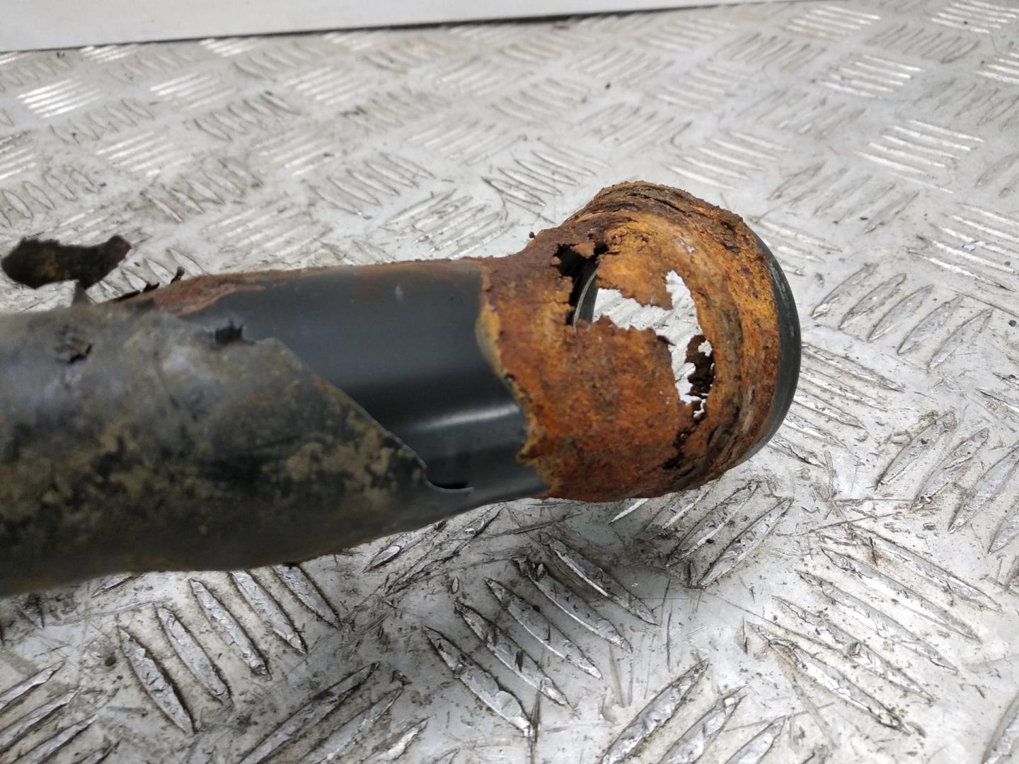 Горловина топливного бака