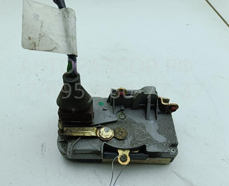 Замок двери передней правой