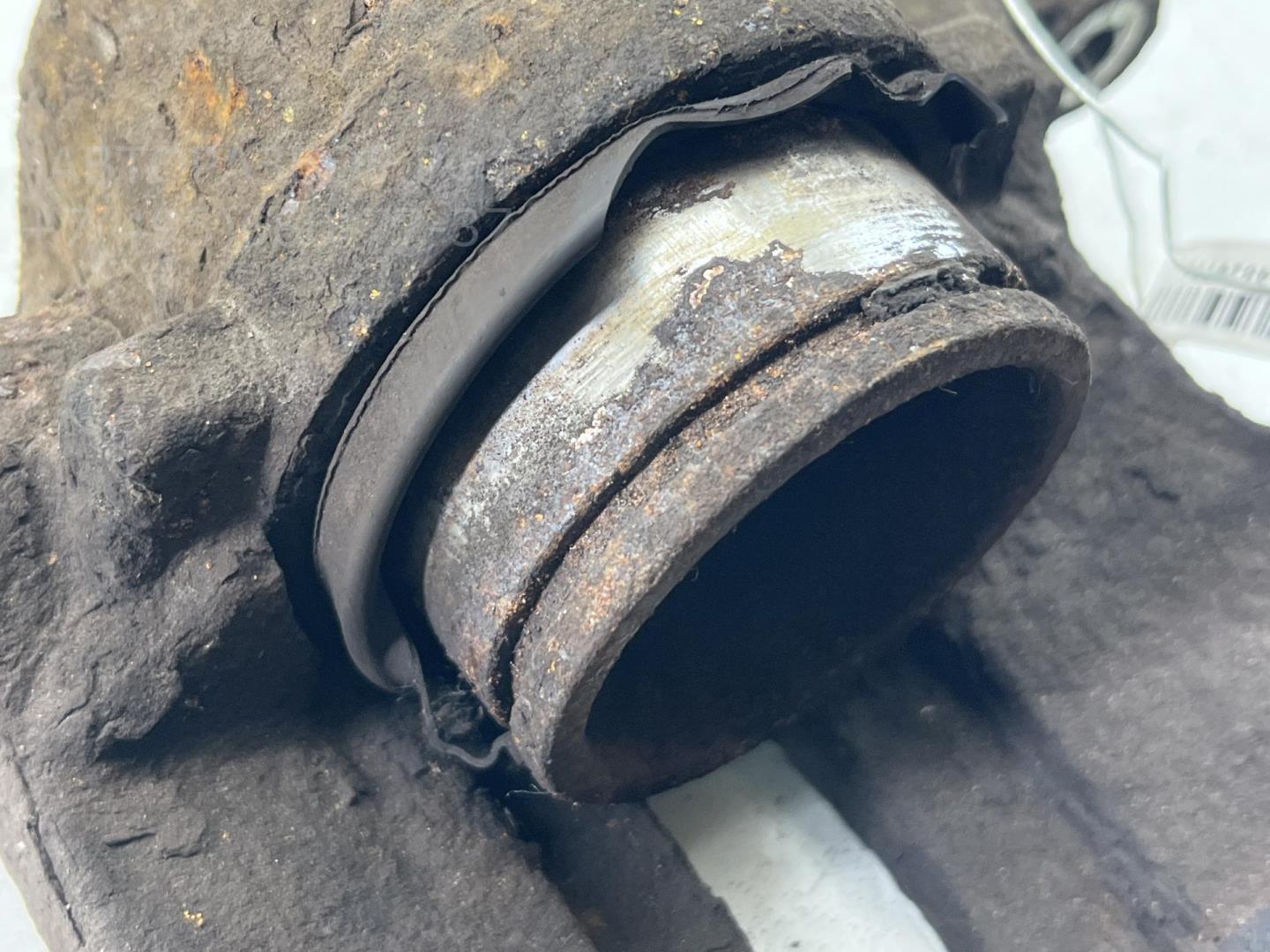 Суппорт передний левый