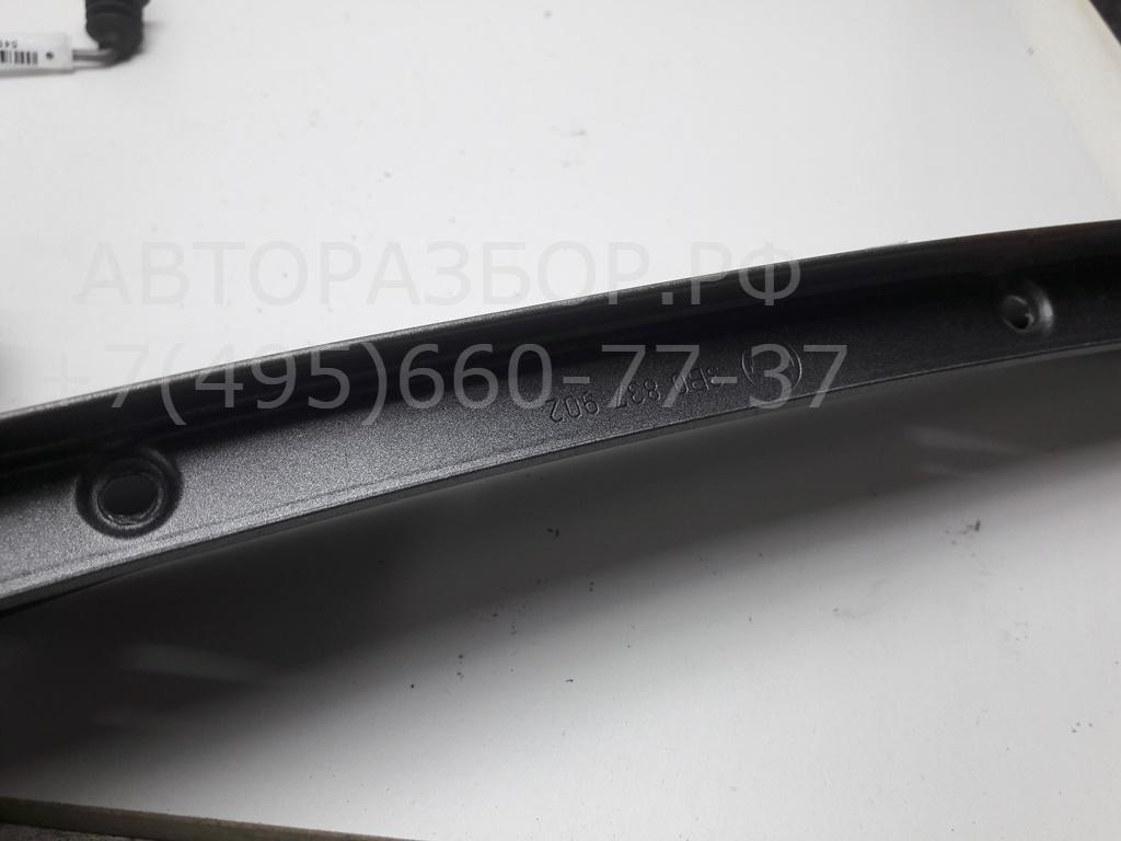 Накладка двери передней правой