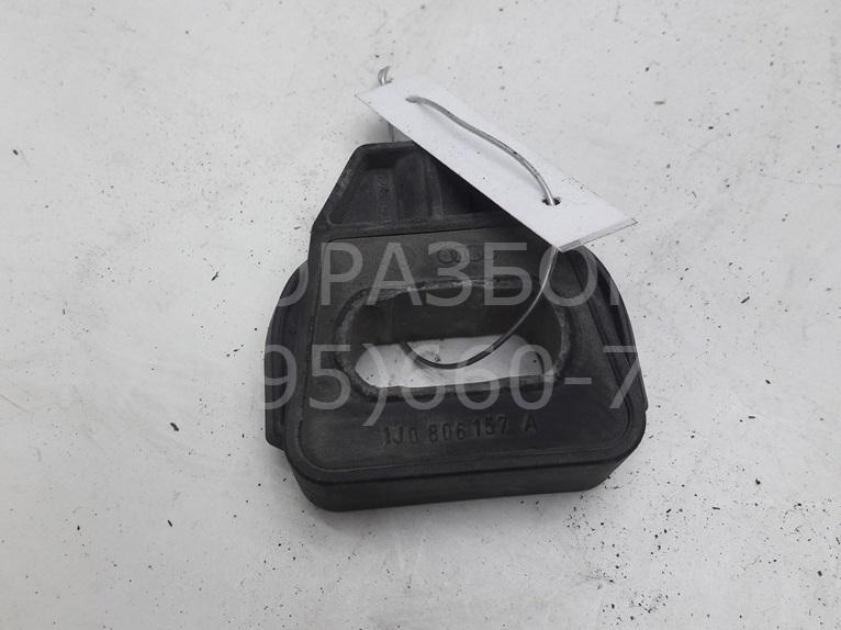 Кронштейн радиатора