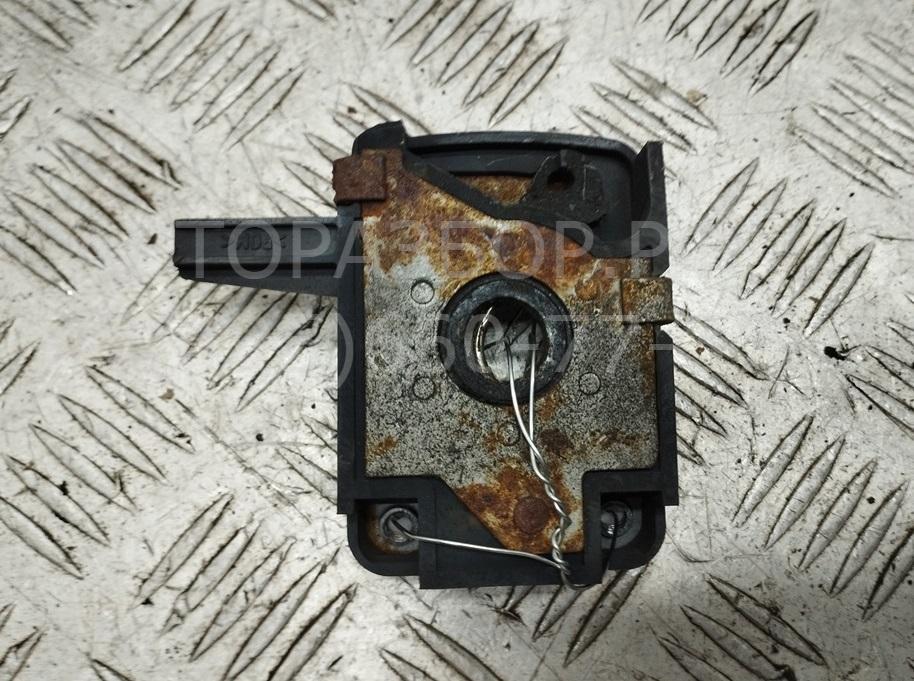 Замок капота