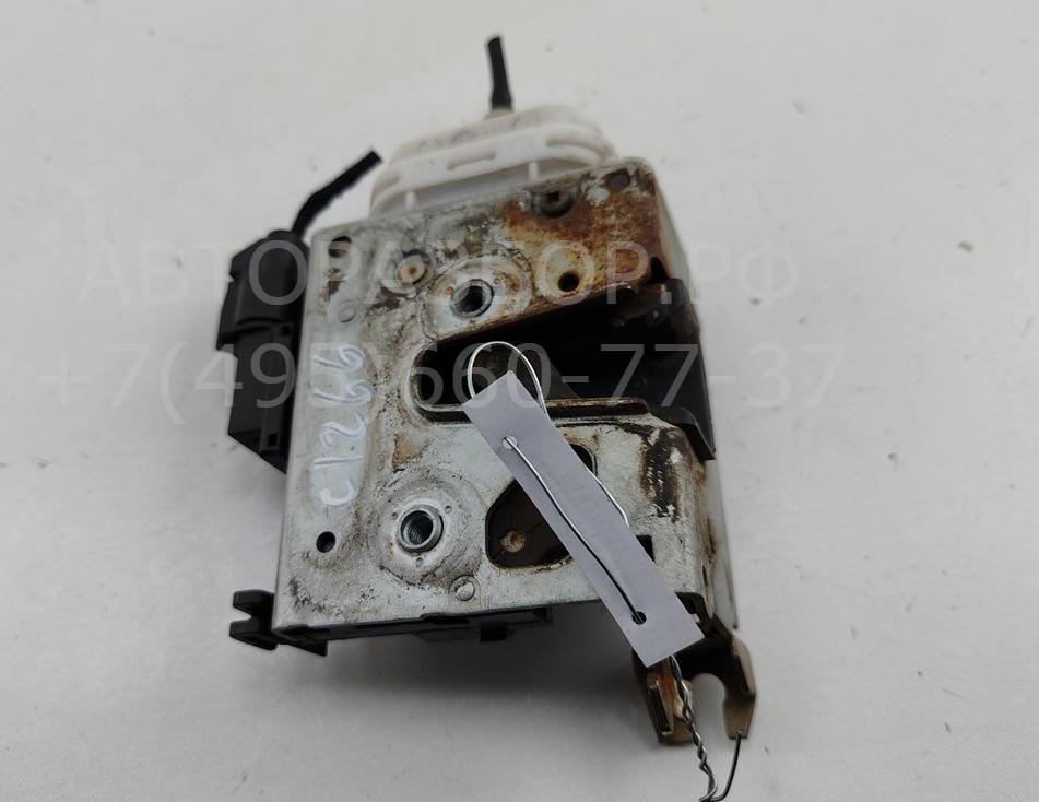 Замок двери передней левой