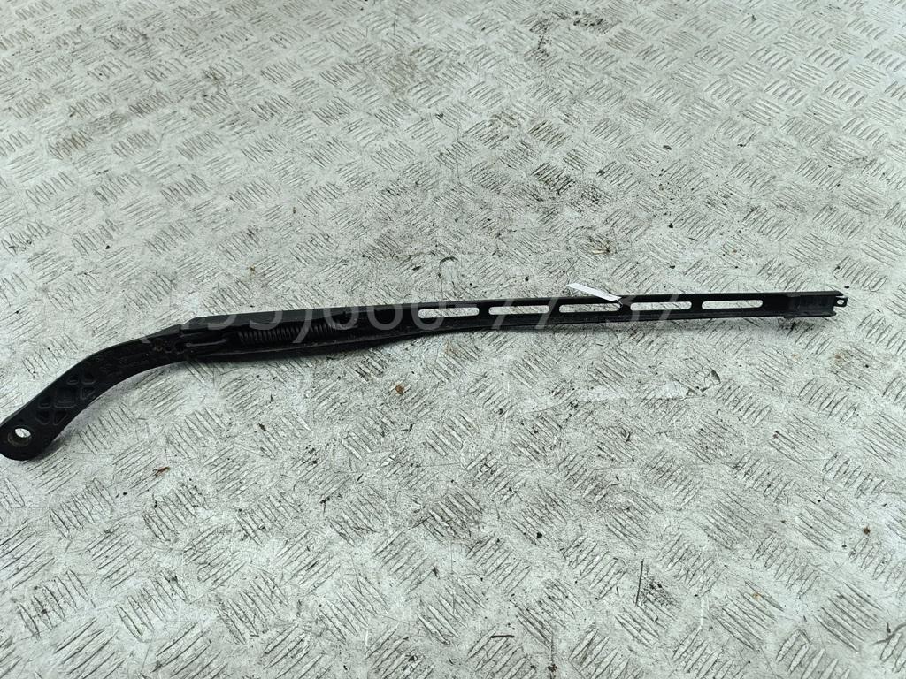 Поводок стеклоочистителя передний правый