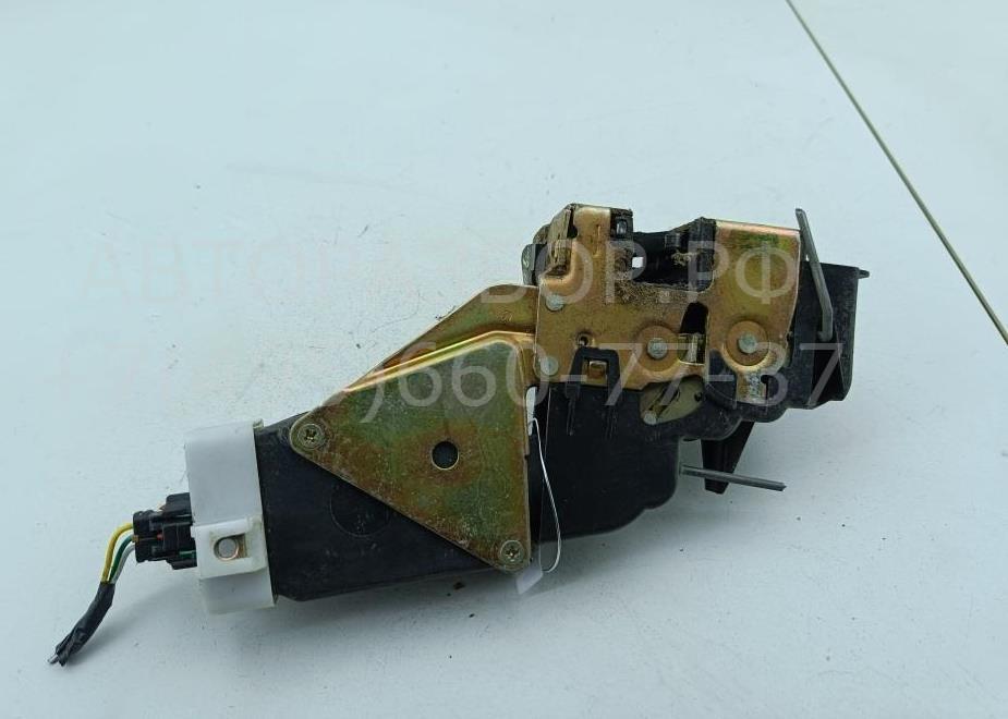 Замок двери передней левой