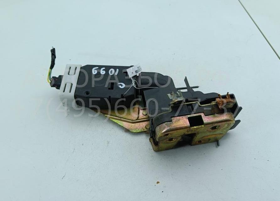 Замок двери передней левой