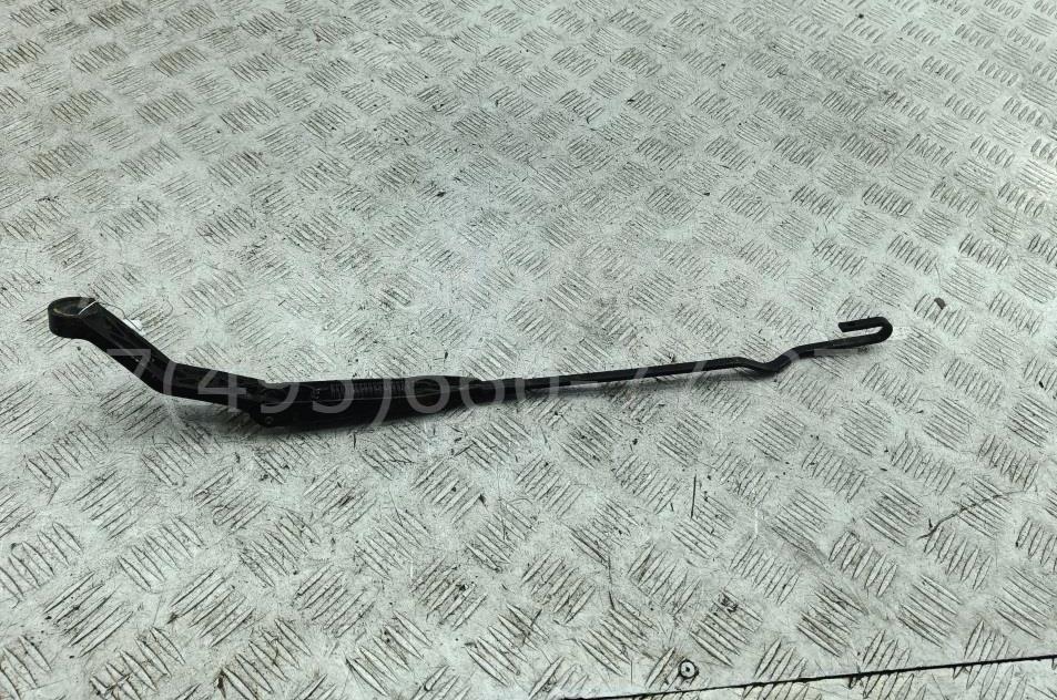 Поводок стеклоочистителя передний правый