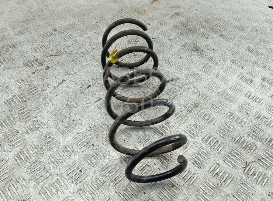 Пружина передняя