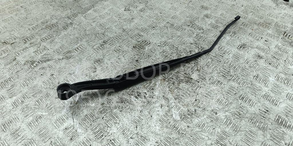 Поводок стеклоочистителя передний правый