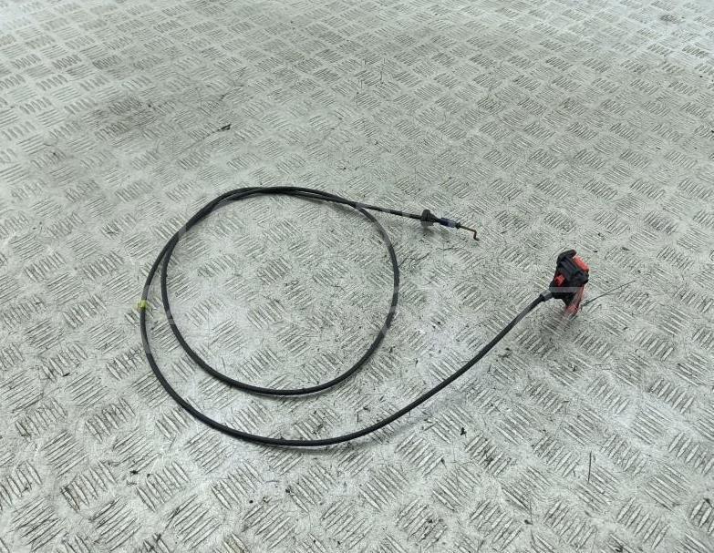 Трос открывания капота