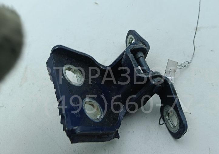 Петля двери