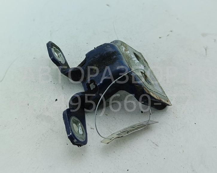 Петля двери