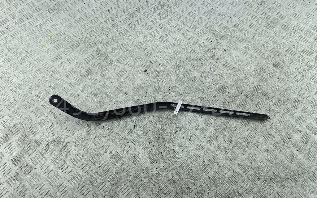 Поводок стеклоочистителя передний левый