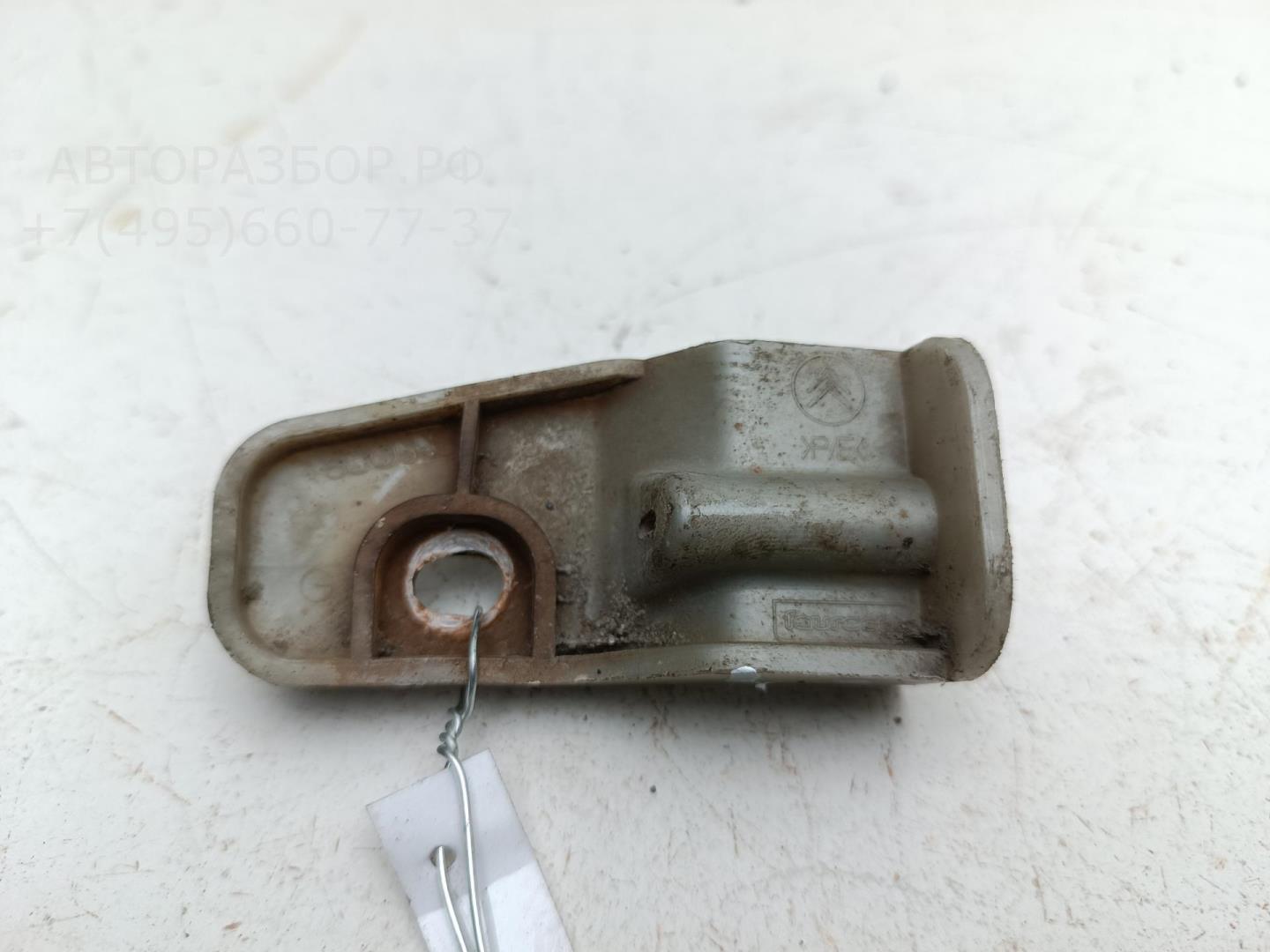 Кронштейн переднего бампера левый