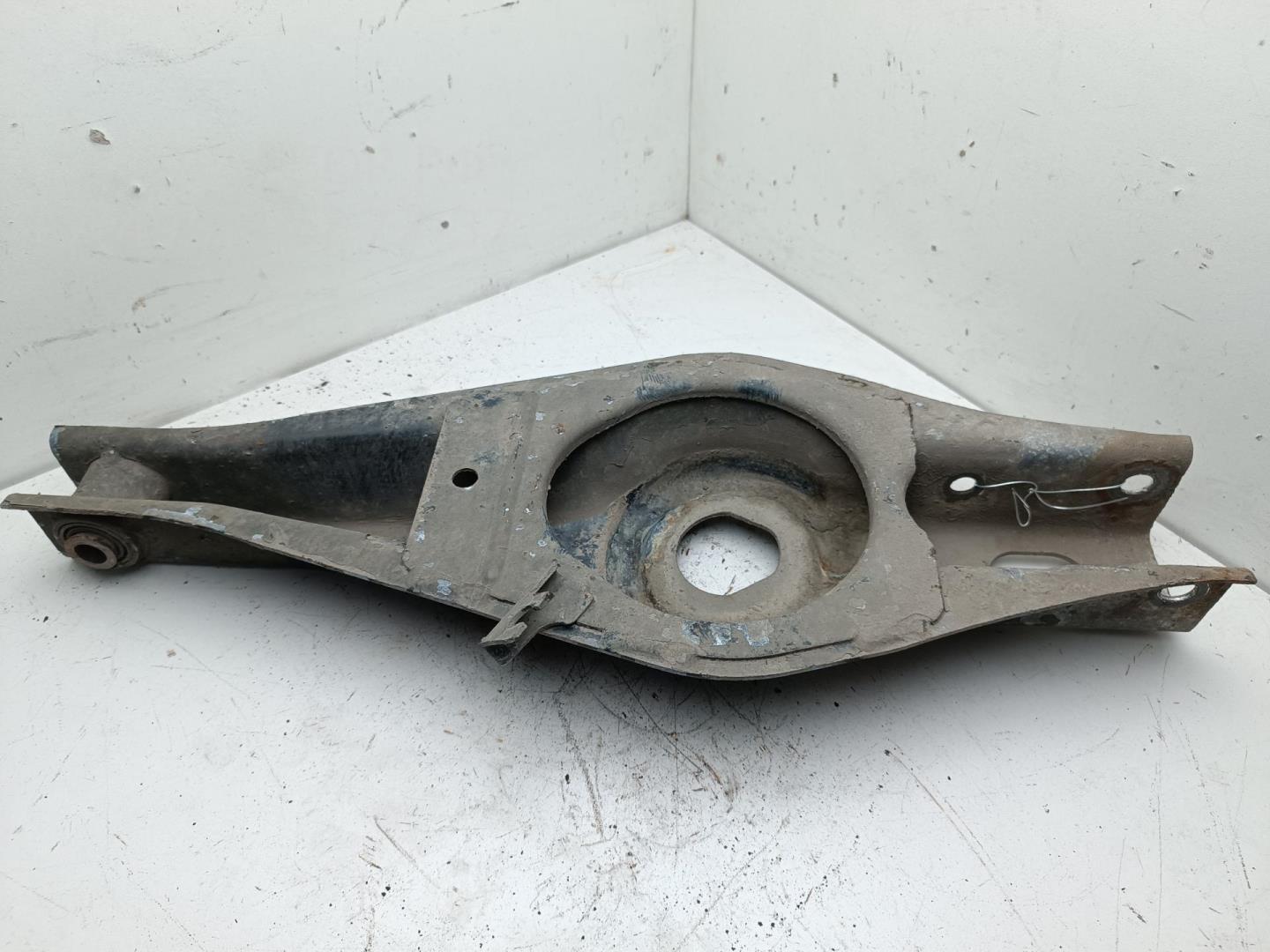 Рычаг задний правый