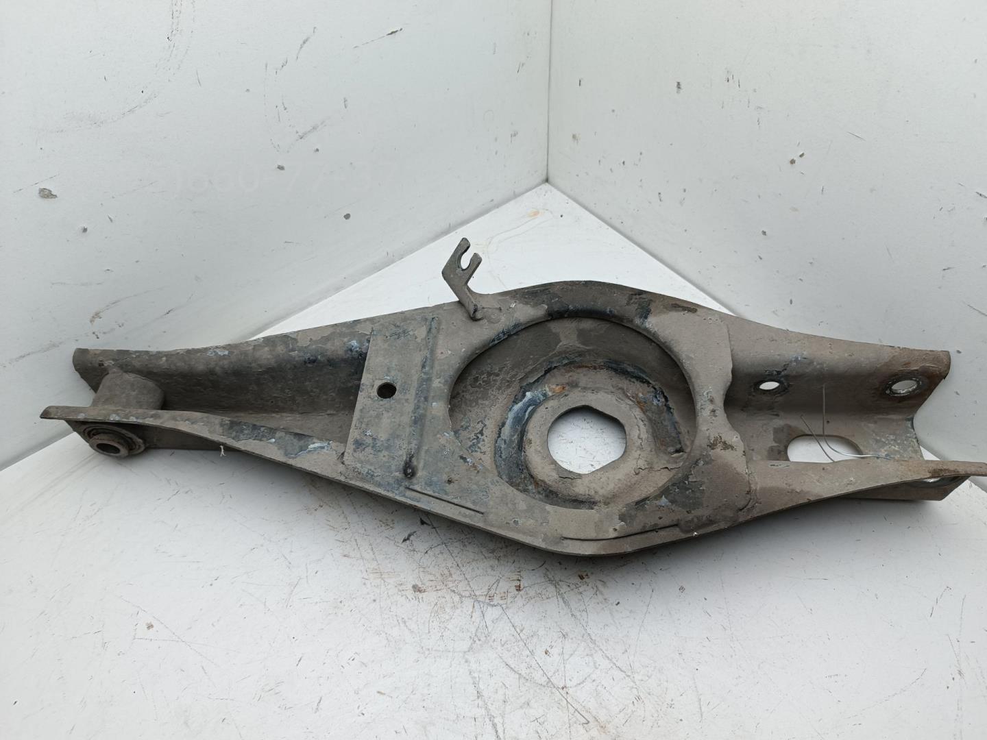 Рычаг задний правый