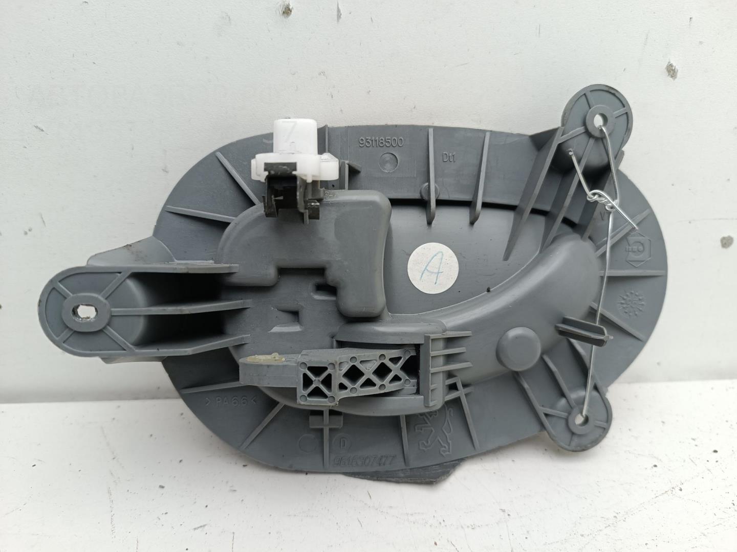 Ручка двери передней внутренняя правая