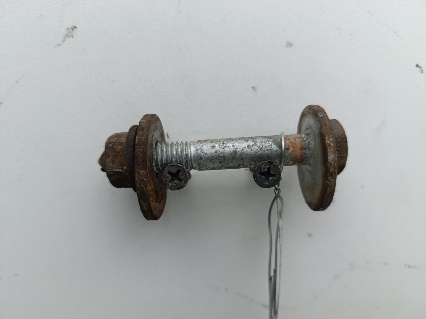 Болт развала задних колес