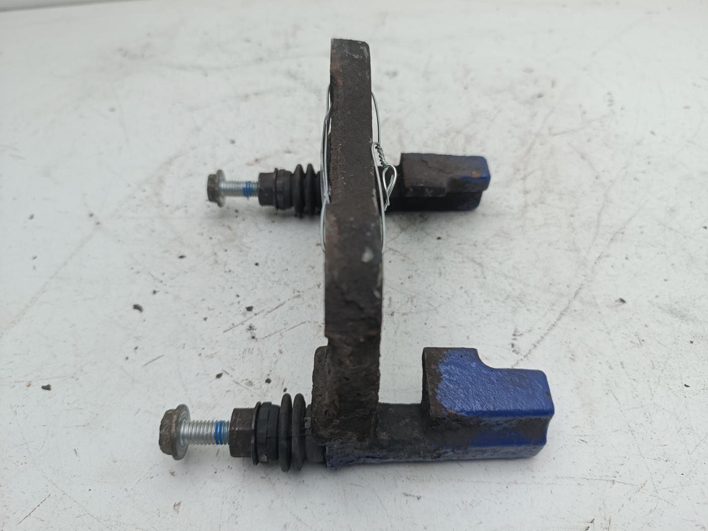 Скоба суппорта заднего