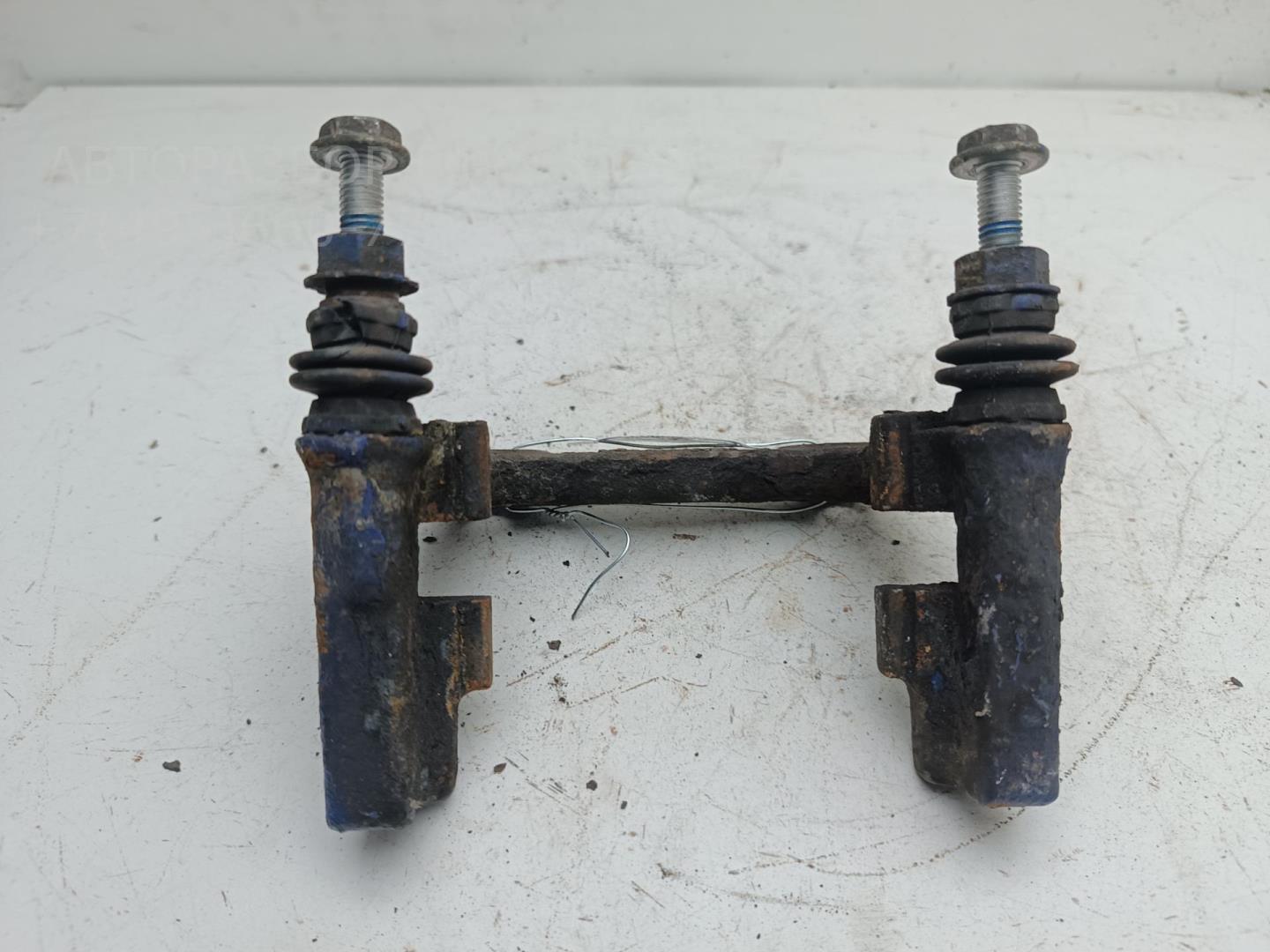 Скоба суппорта заднего