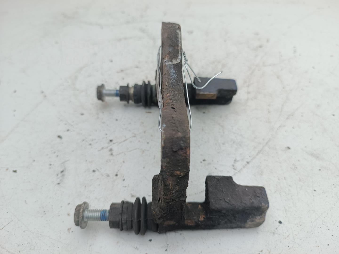 Скоба суппорта заднего