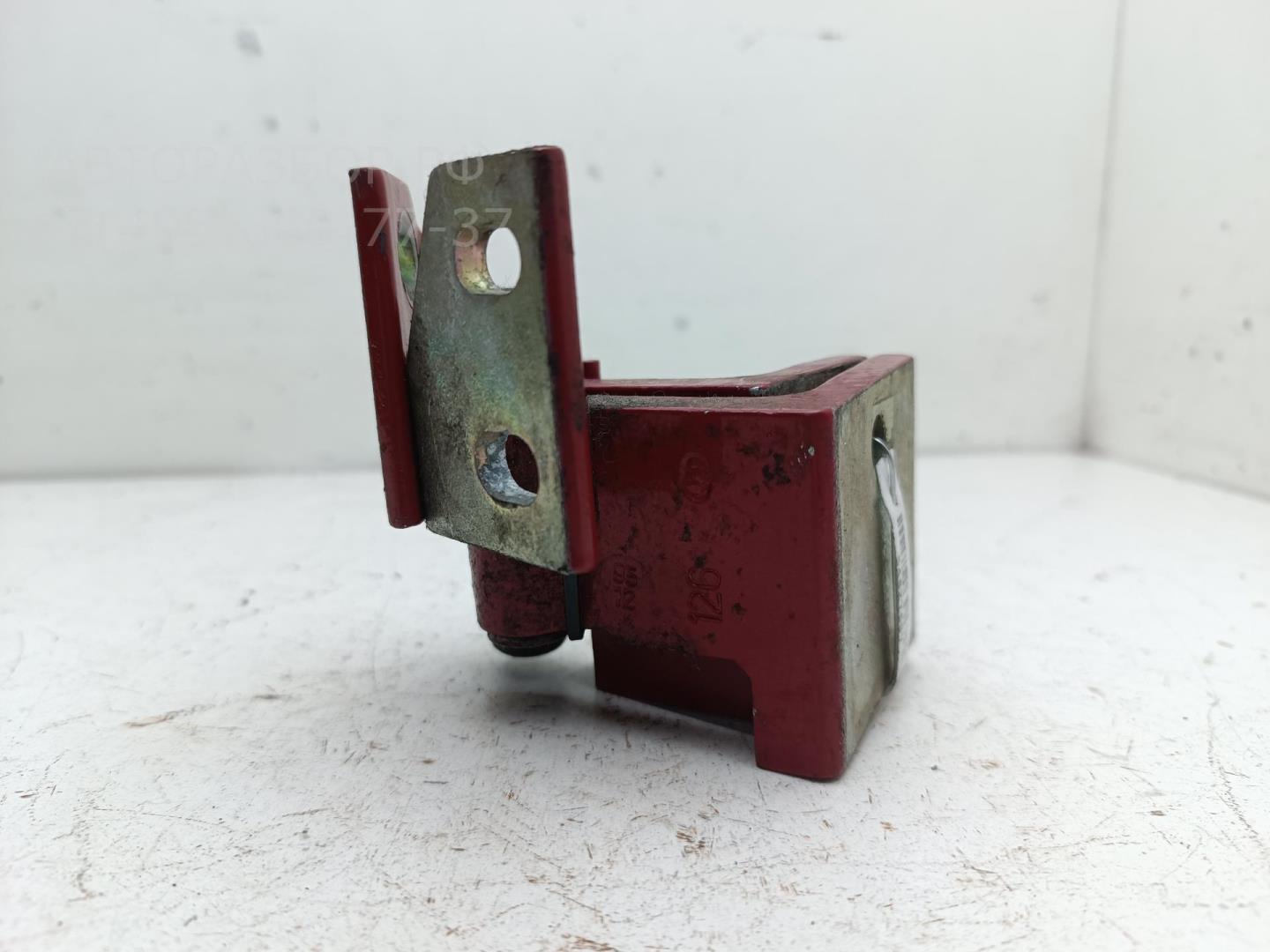 Петля двери