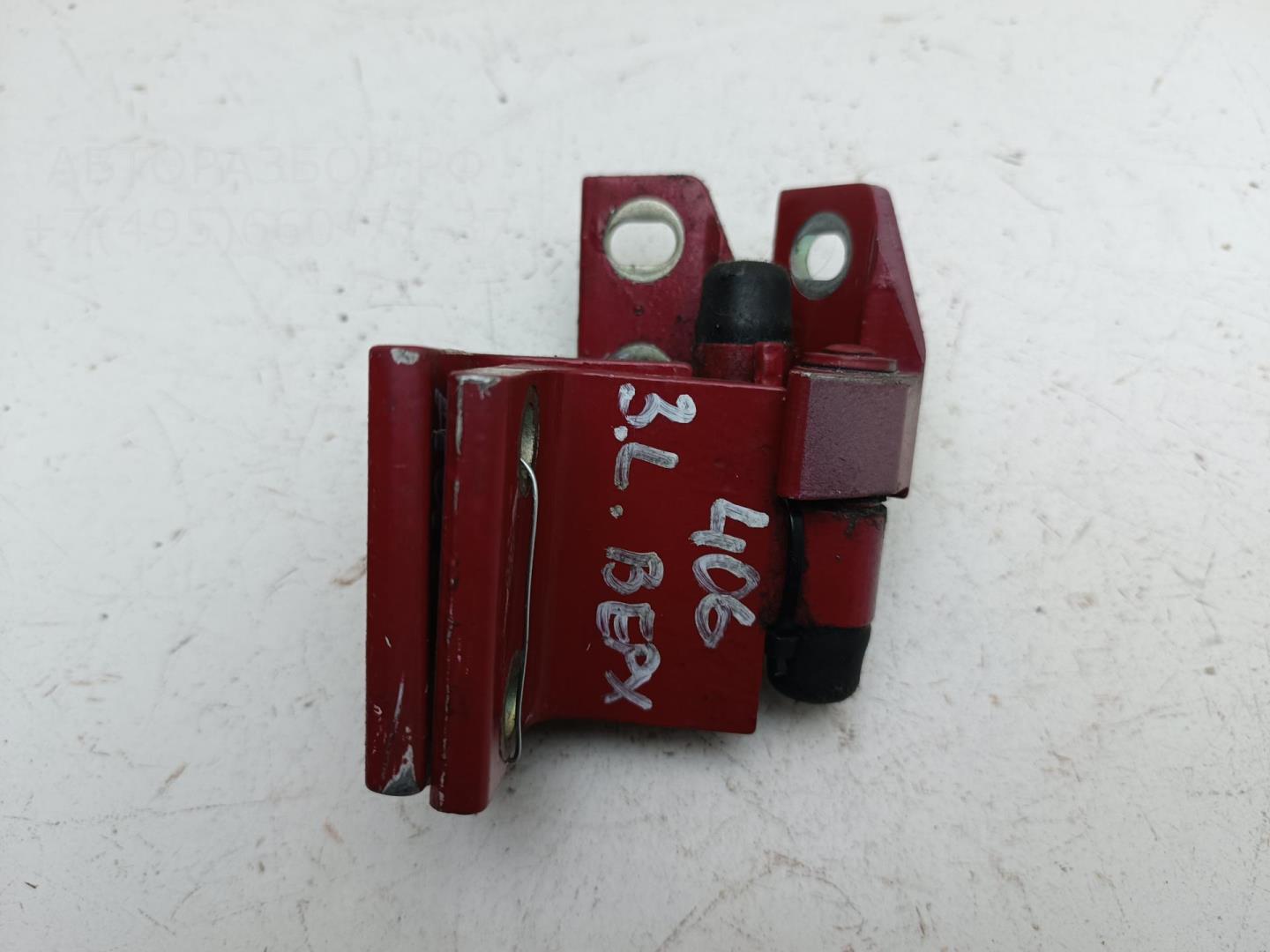 Петля двери