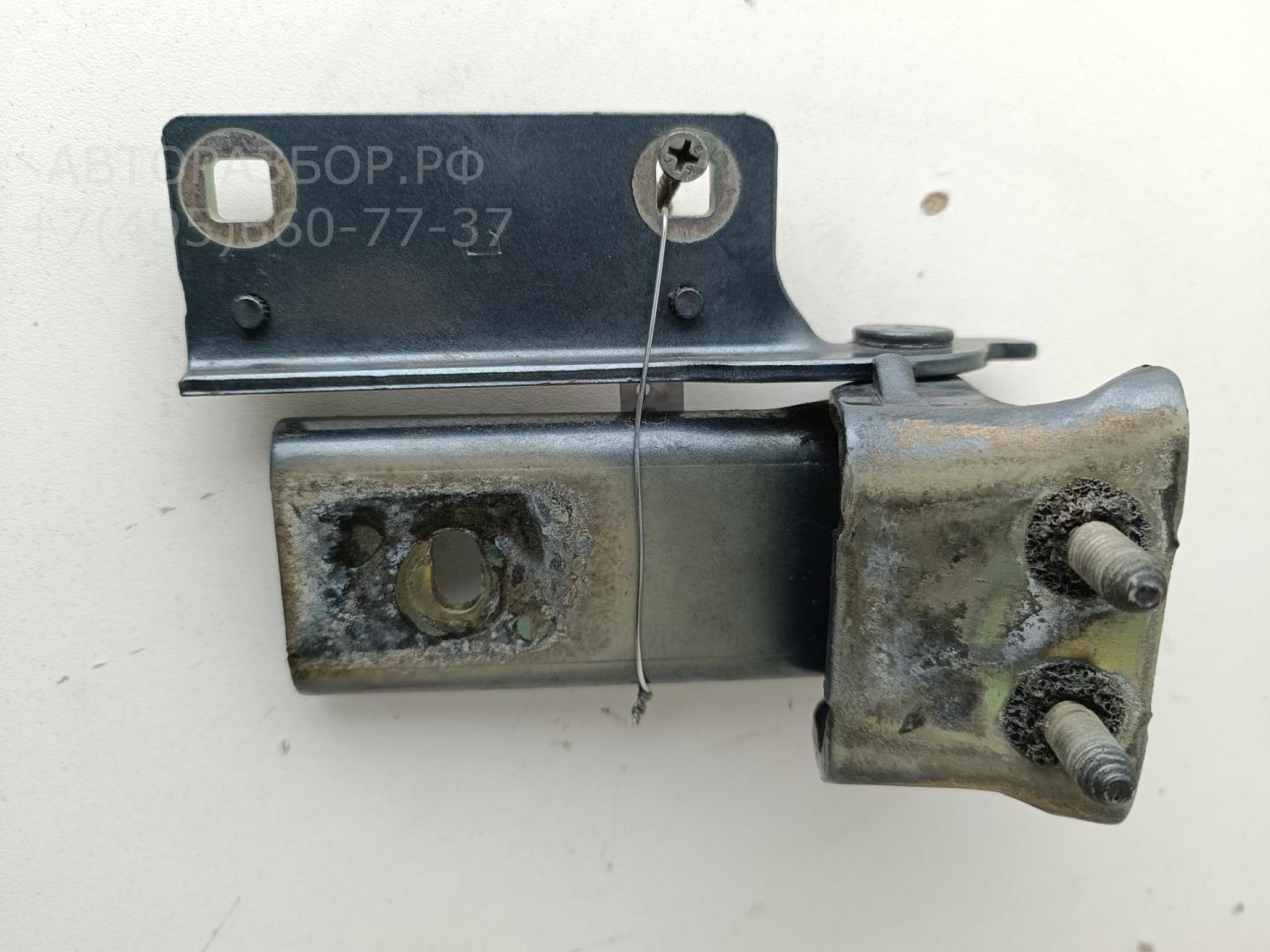 Петля крышки багажника