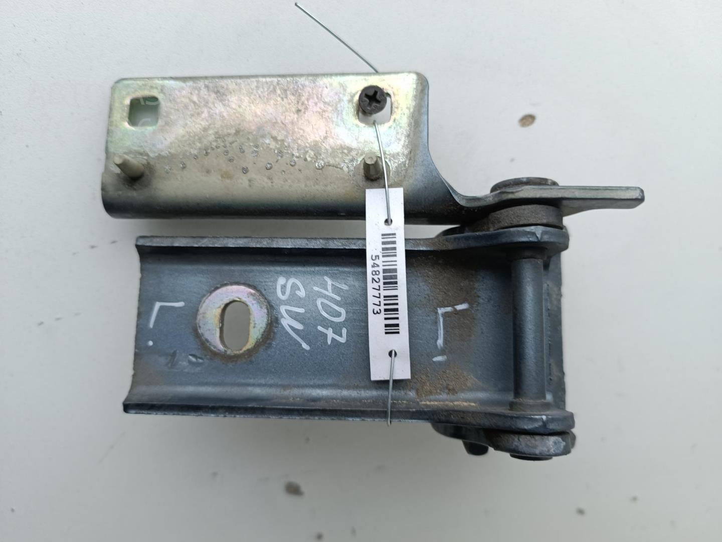 Петля крышки багажника