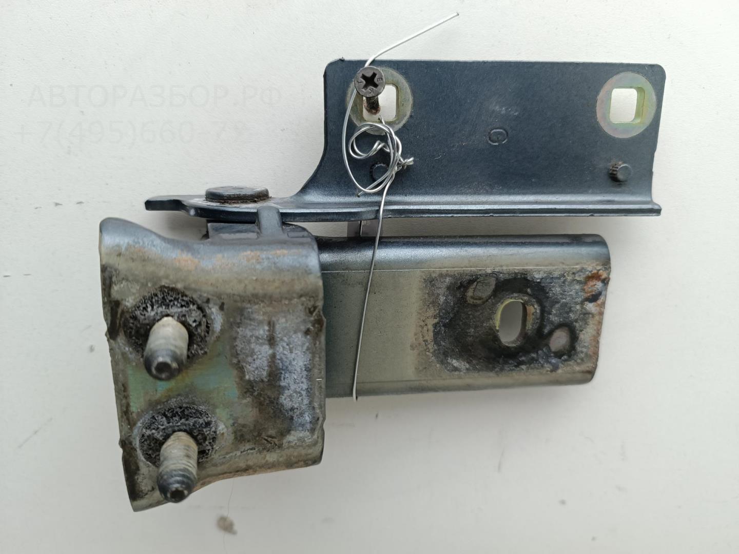 Петля крышки багажника