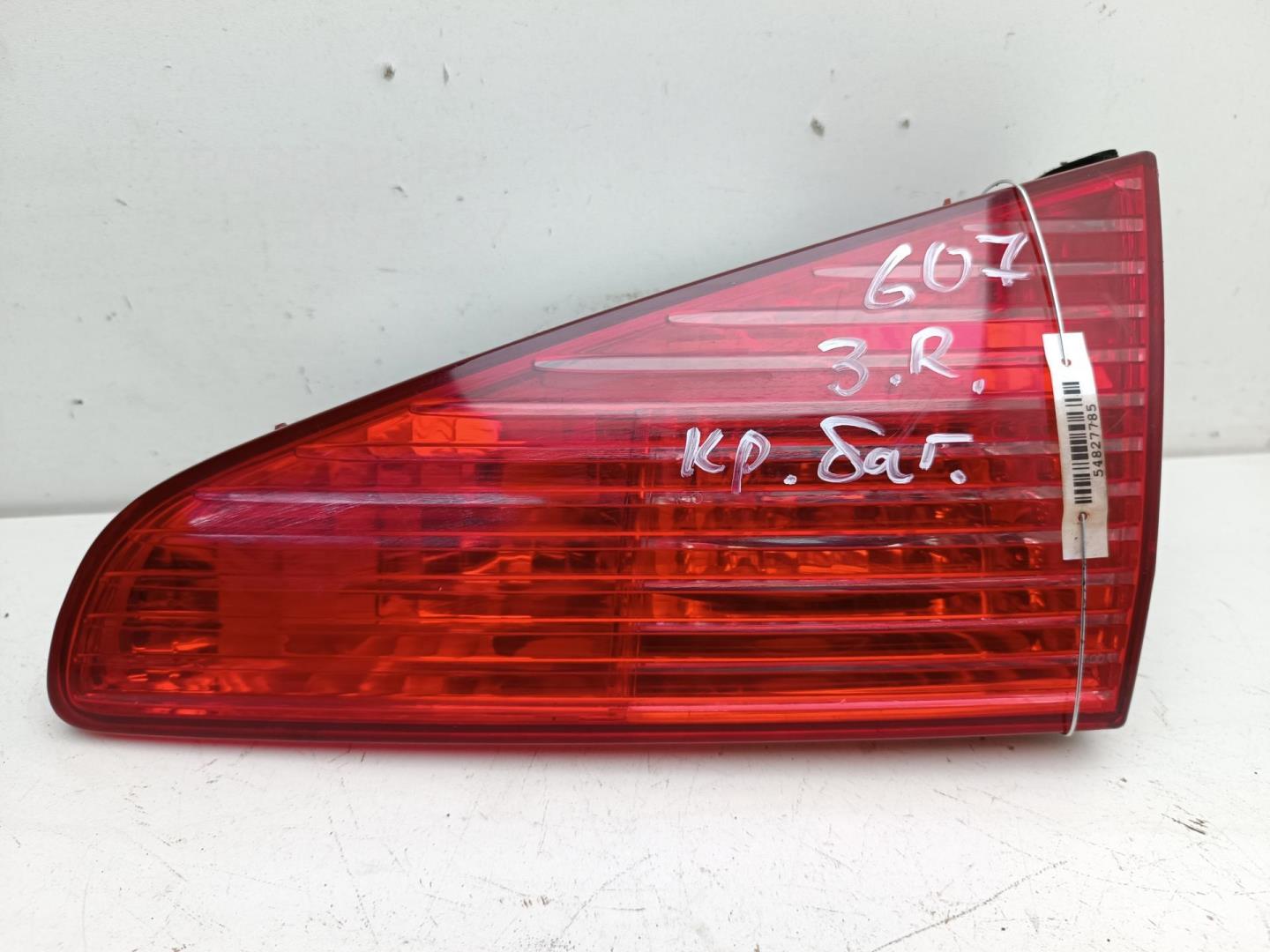 Фонарь задний внутренний правый