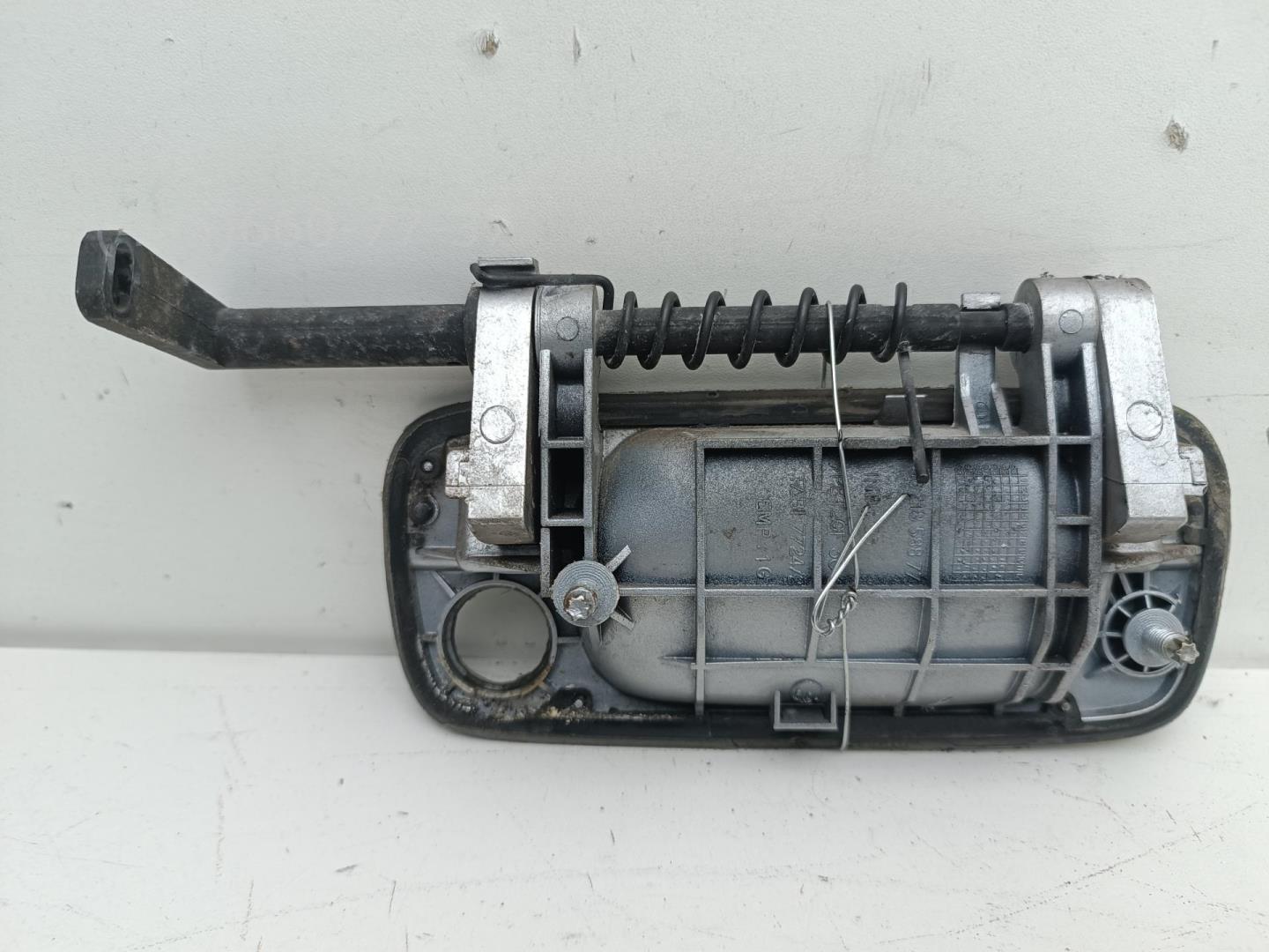 Ручка двери передней наружная левая